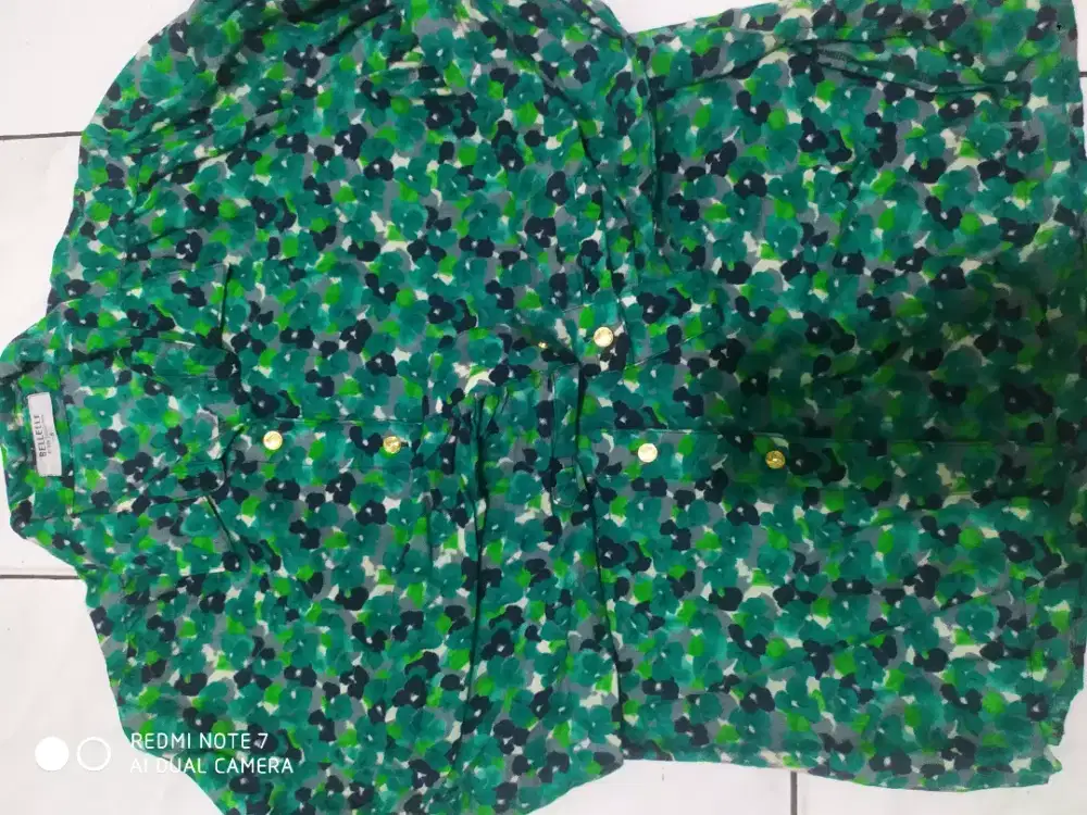 Kemeja wanita motif bunga