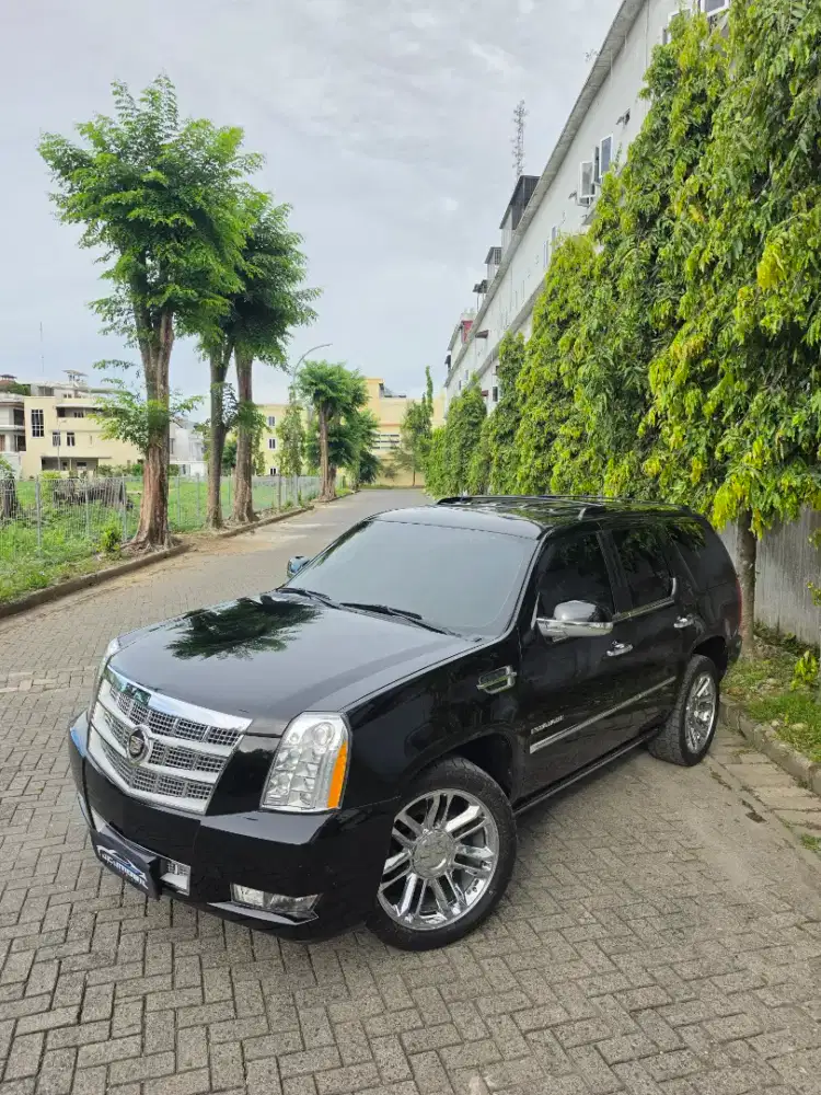 Cadillac escalade 6.2cc Platinum edition 2011 / 2012 A/T Hitam