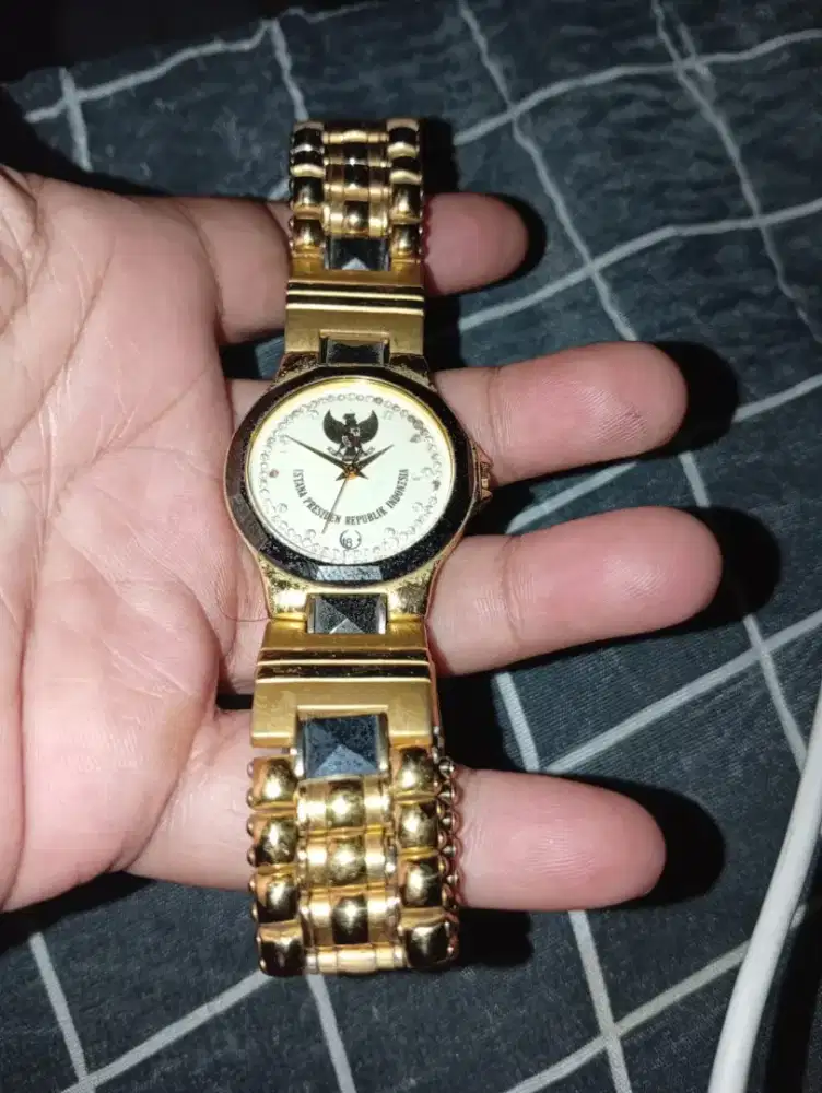 Jam tangan istana kepresidenan RI