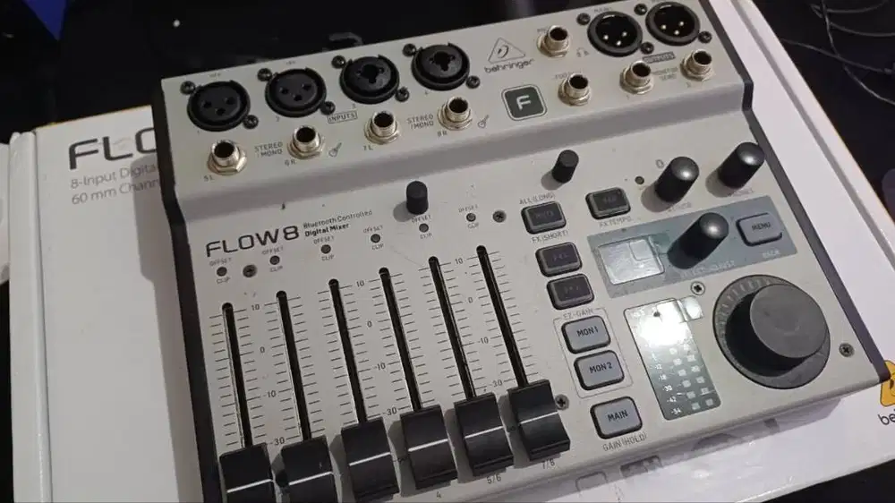 Mixer Behringer Flow 8