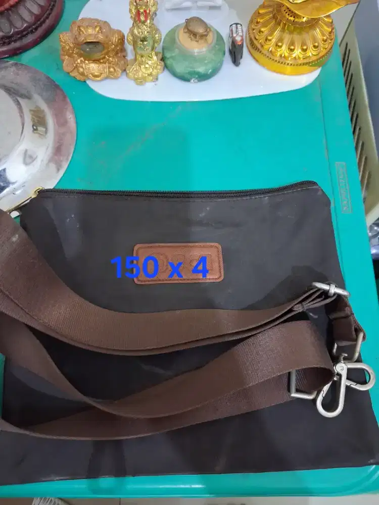 Tali tas warna coklat 
Uk 150 x 4 tali untuk tas 
Limited edition 
Bar