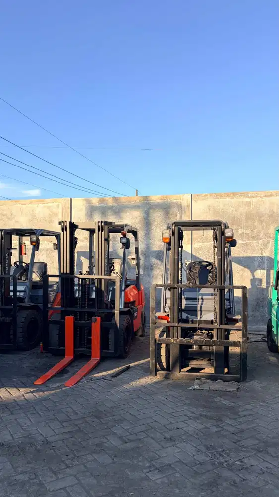 Toyota 3 Ton Mast Trilift Kondisi Normal Bergaransi mesin