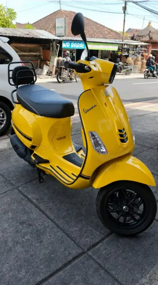 Piaggio Vespa S125 i-Get 2022 Yellow original low km jarang pakai buc