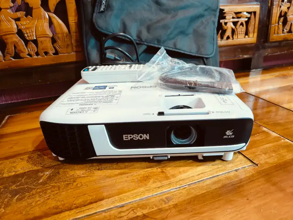 Proyektor Epson Eb-X51 3800 Lumens Segel Seperti Baru