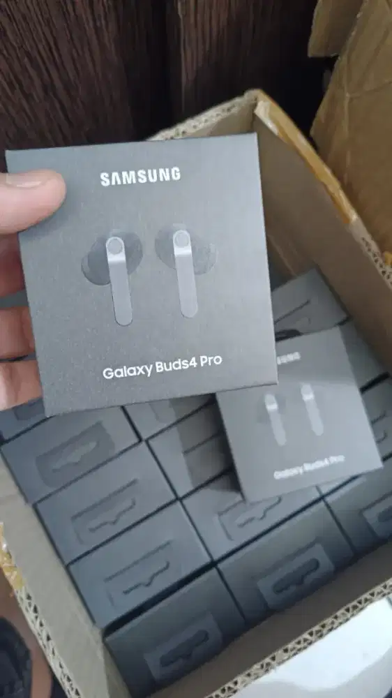 Samsung Buds 4 Pro Baru segel resmi Sein garansi 1 tahun