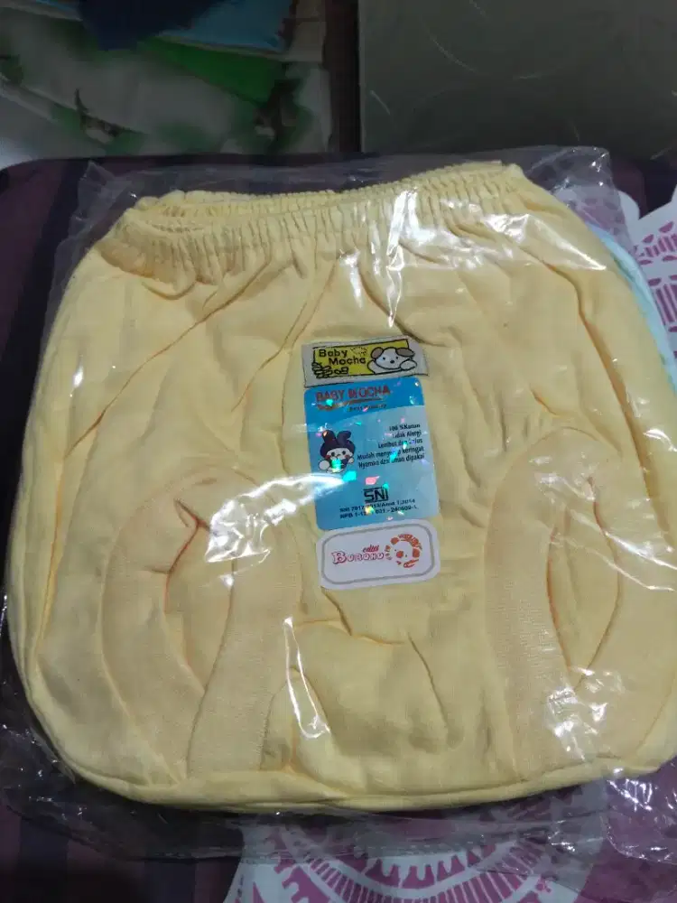 Celana pop bayi