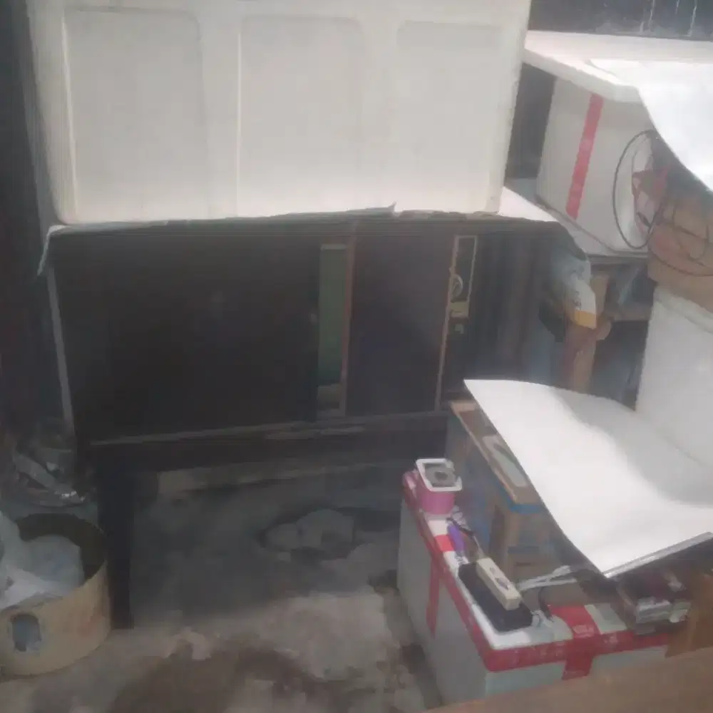 Televisi Hitam Putih Jadul Antik Kayu