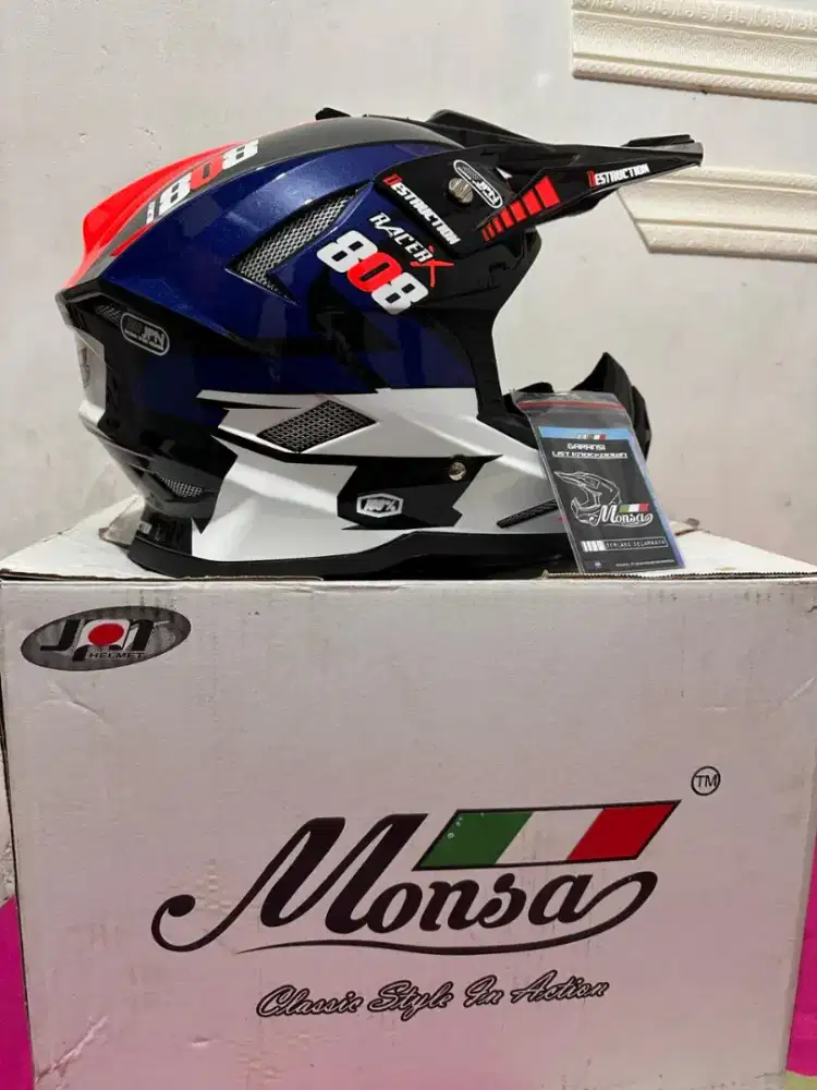 Helm monsa baru