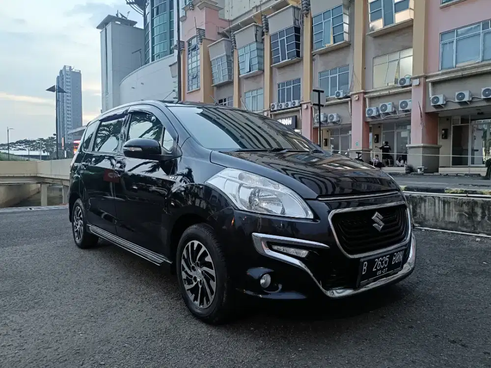 Suzuki Ertiga Dreza AT 2017 Hitam