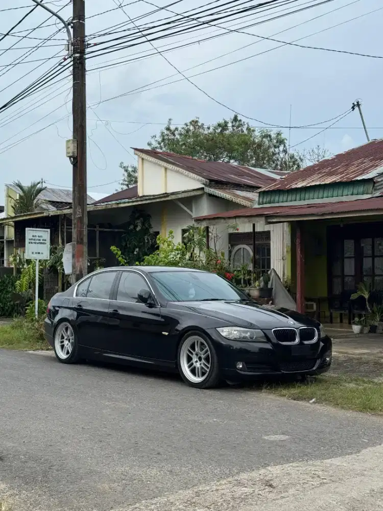 Dijual BMW e90 320 i LCI