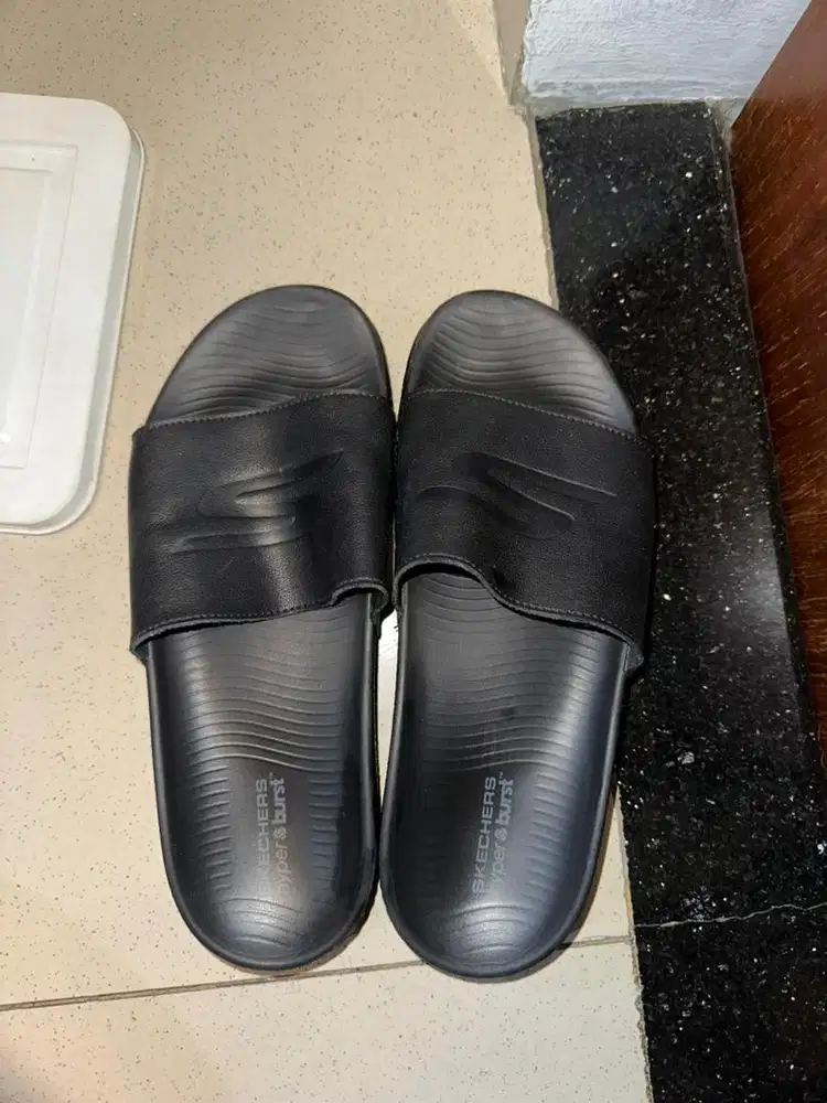 Sketchers sandal size 41