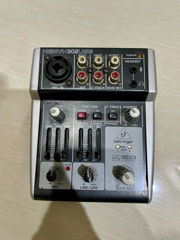 Behringer Xenyx 302USB