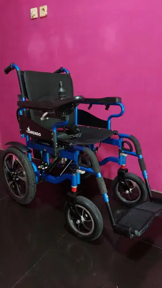 Kursi roda elektrik listrik