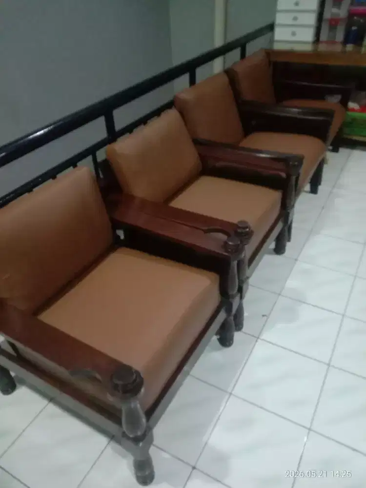 Jasa service sofa panggilan