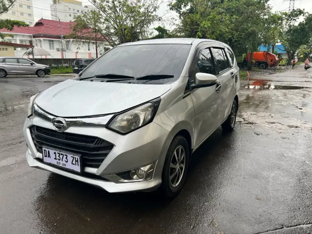 Mobil Sigra type R 2018