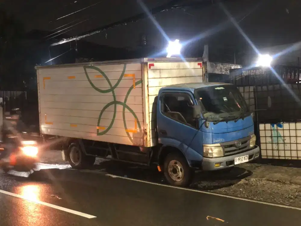 Toyota Dyna 110FT double std box 15 kubik 2011