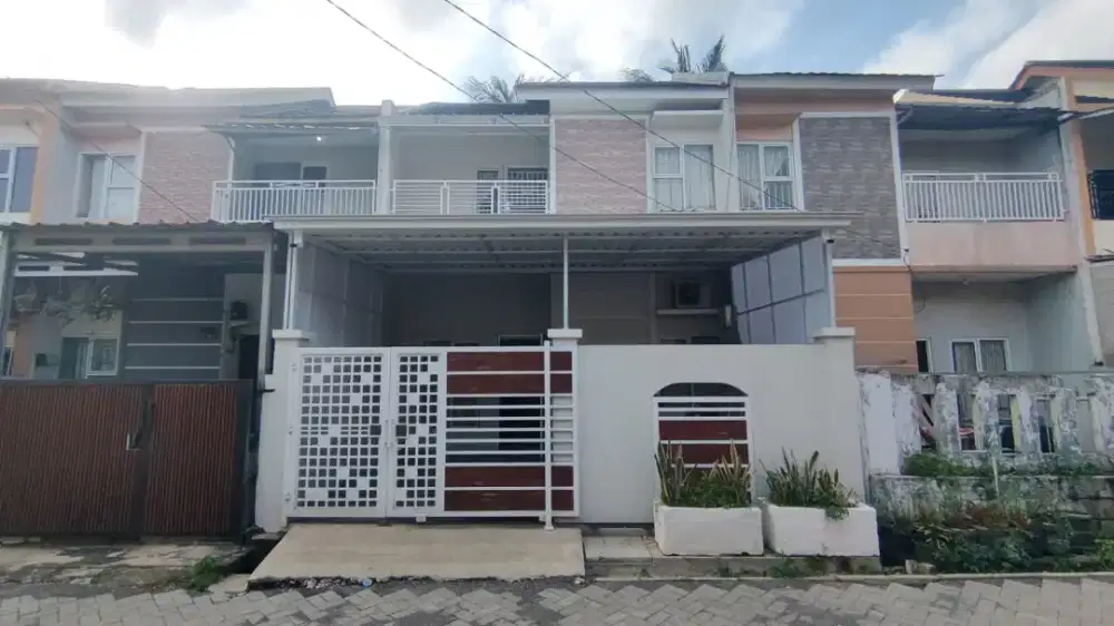 Rumah 2 Lantai Full Renovasi Siap Huni