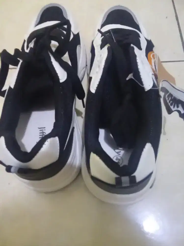 Sepatu kets jifffly
