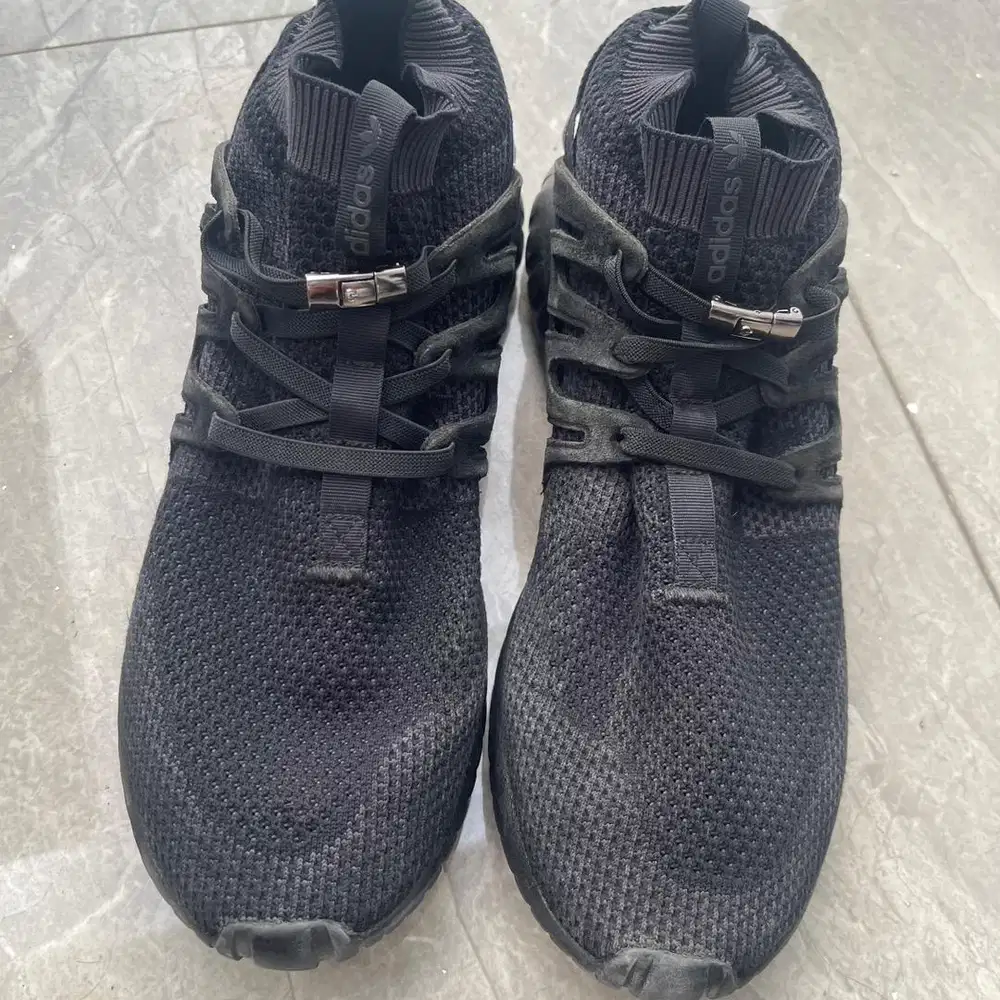 Sepatu adidas original size 47