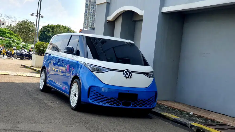 [ LOW KM ] Volkswagen VW ID Buzz LWB 6 Seat EV Dual Tone 2025/2026