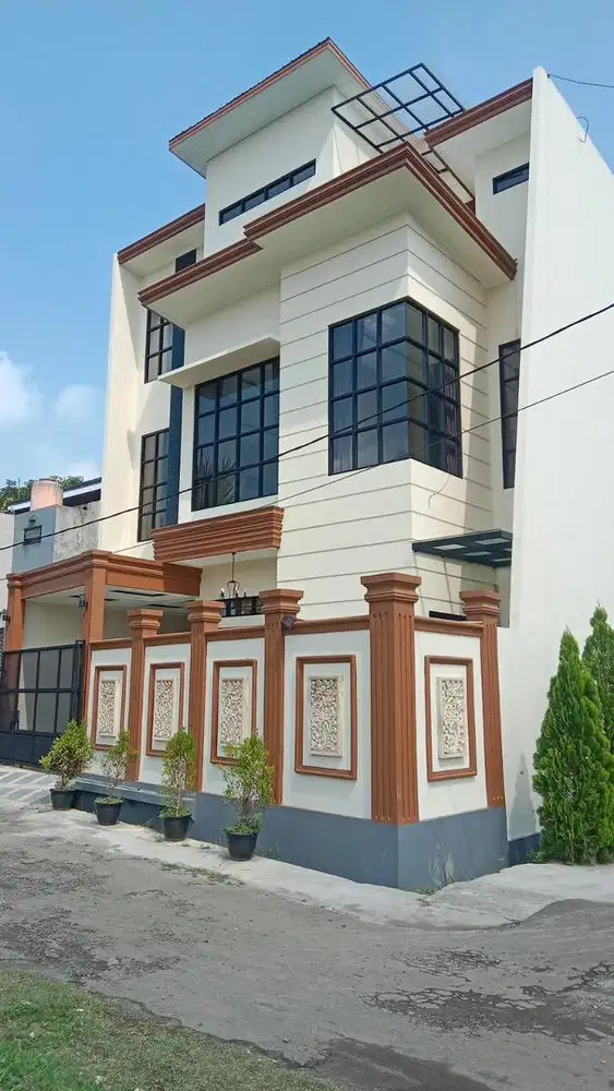 DI JUAL RUMAH 3 LANTAI