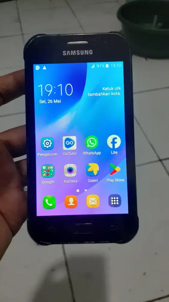 Samsung galaxy J1 ace 4G 1/8 layar 4.5 inchi amoled
