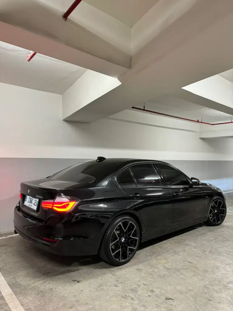 BMW 320i 2016 Bensin