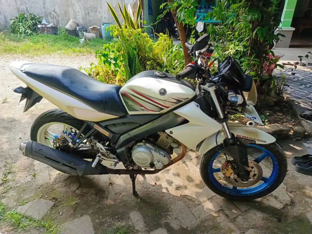 Vixion putih 2012