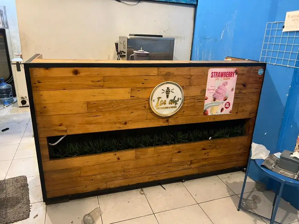 Meja kasir kayu jati kokoh