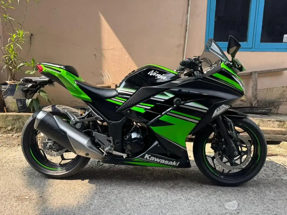 Kawasaki Ninja 250 thun 2017 pajak panjang mesin halus jozz siap gas.
