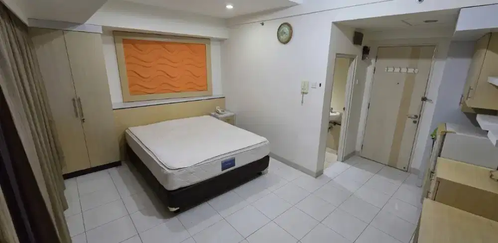 Dijual cepat UC Apartemen Tower Berkeley lantai 11