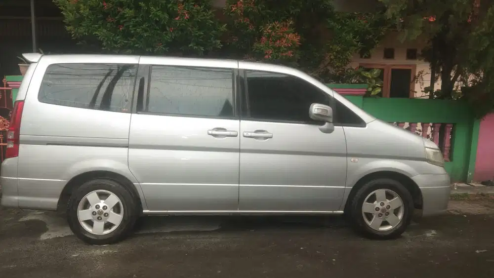 Nissan Serena 2005 Bensin