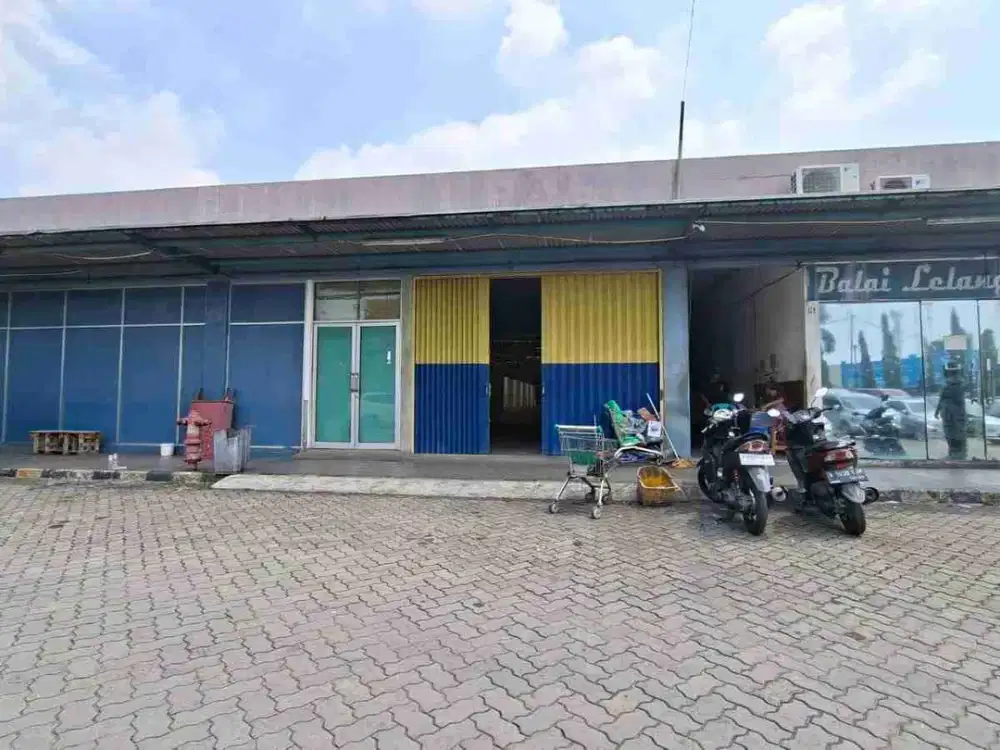 Disewakan Gudang Besar Strategis di Cakung Jakarta Timur LB 4.700 m², Pinggir Jalan Raya, Parkir Luas, Bisa Sewa Sebagian