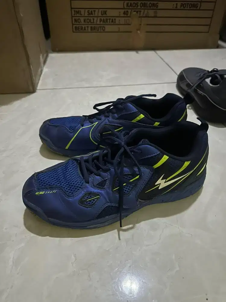 Sepatu badminton eagle