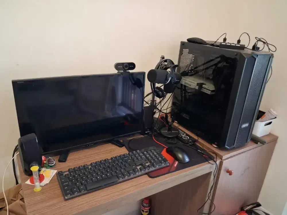 Di jual PC rakitan khusus untuk gaming jual rugi dpt headset Logitech
