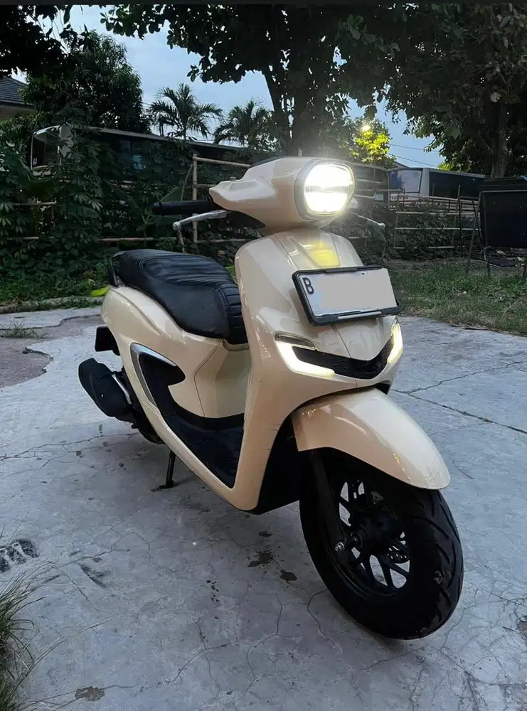 HONDA VARIO 125 CBS ISS 2013 PAJAK BARU BAN BARU MICHELIN SIAP PAKAI