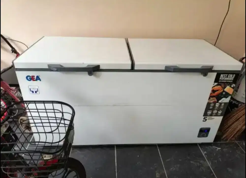 Dijual kulkas freezer gea 500 liter kondisi sangat baik