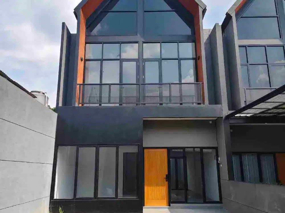 RUMAH MEWAH TANAH LUAS CARPORT 4 MOBIL DEKAT JAKARTA SELATAN