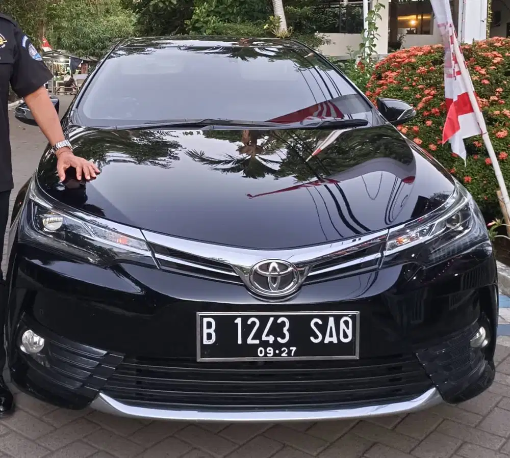 Toyota Corolla Altis 1.8 V AT 2017 Hitam – Mulus, Pemakaian Pribadi