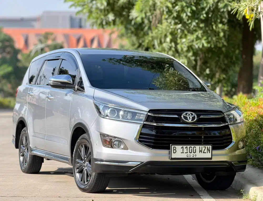 DP 9 jt! Toyota Kijang Innova Venturer Bensin Matic 2019 Antik!