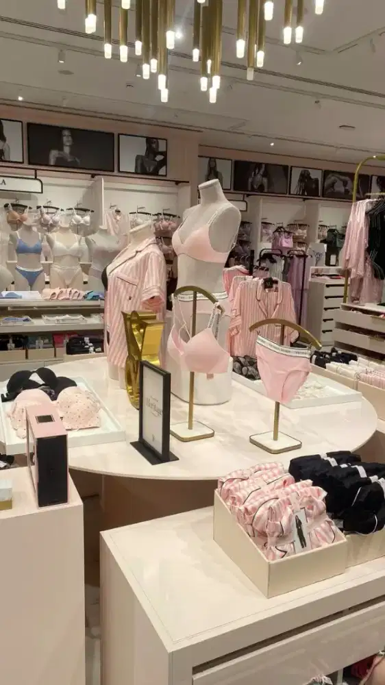Karyawan Pakaian Dalam Wanita Di mall