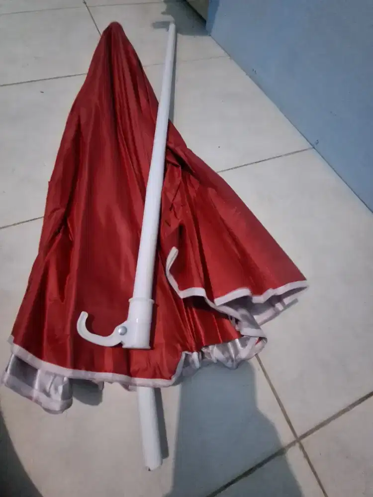 Payung. Plastik cup, teko dan Peralatan jualan minuman