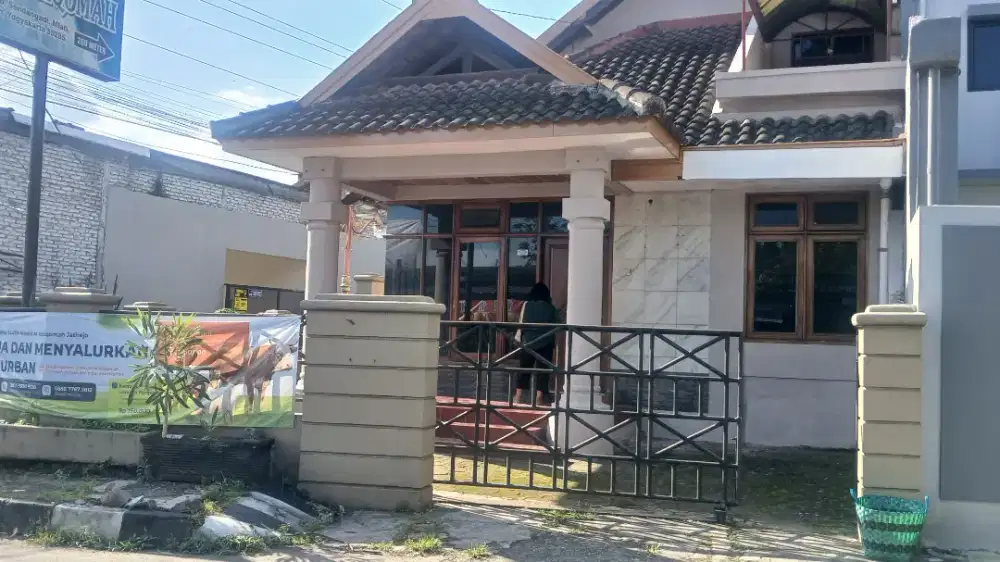 Rumah Disewakan Selatan Hyatt