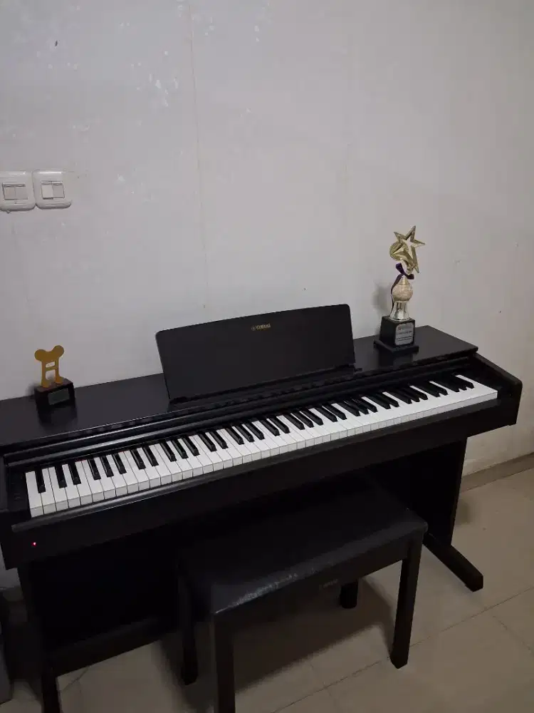 Piano Yamaha Arius YDP 145