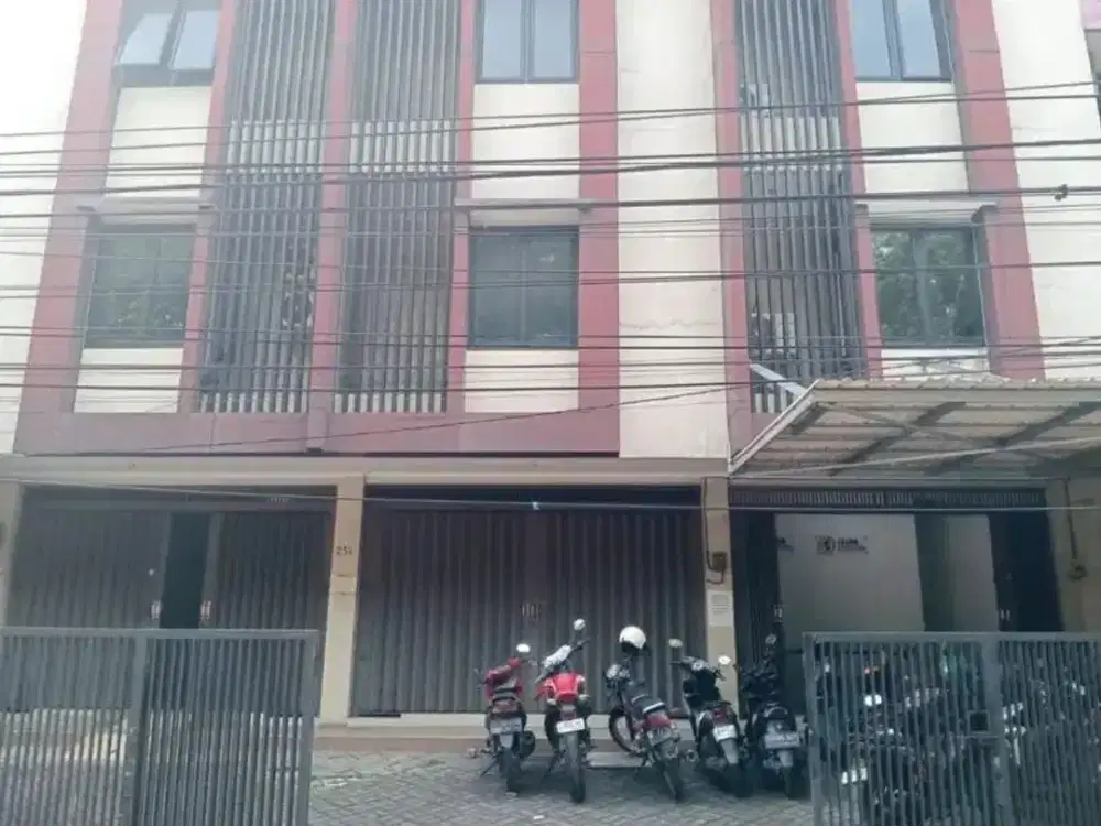 DISEWAKAN RUKO RAYA PERAK BARAT SURABAYA