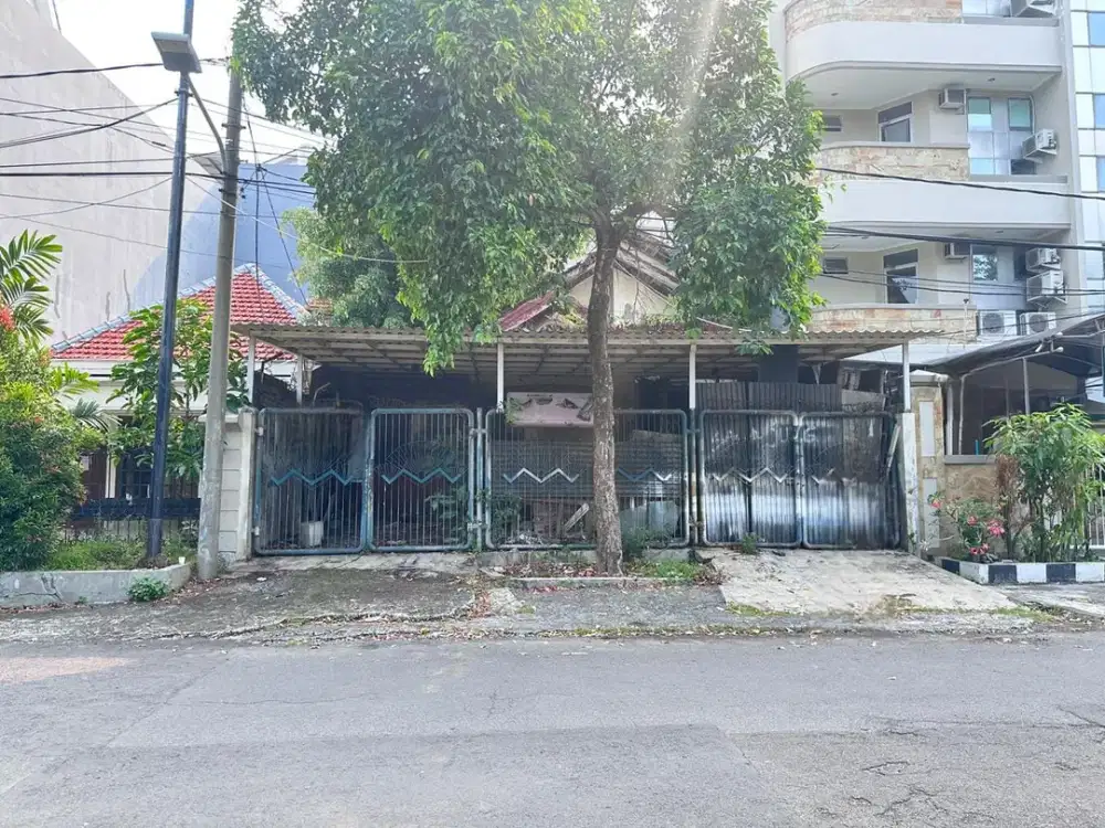 Di Surabaya Rumah Ngagel Tama Bangunan 1½ lantai