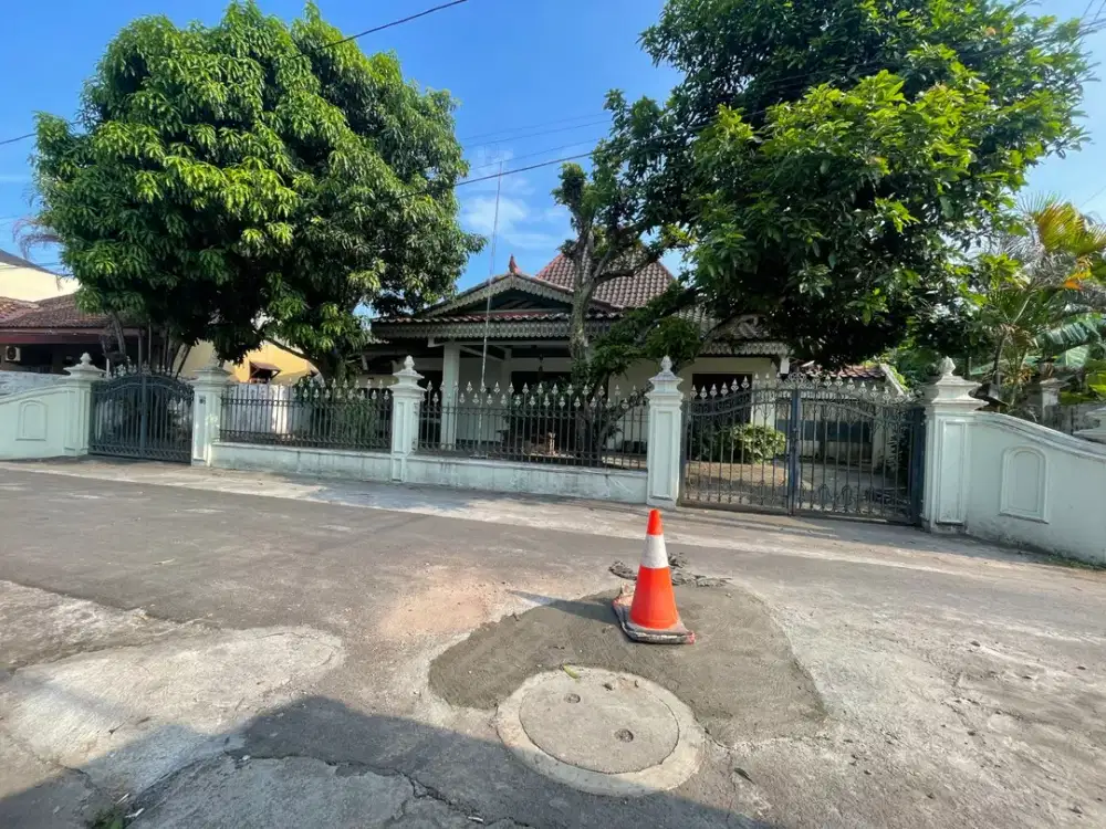 Homestay Limasan Jati Modern 9KT Luas 800m SHM Jln Kaliurang Km 6