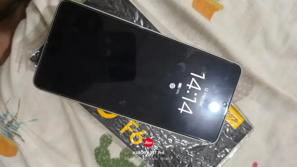 POCO F6 8/256 mulus 97% , lecet pemakaian , full ori dan lengkap