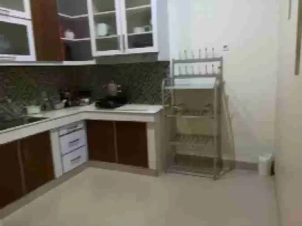 DIJUAL CEPAT RUMAH 2 1/2 LANTAI KELAPA GADING SIAP HUNI
TERANG SEGAR