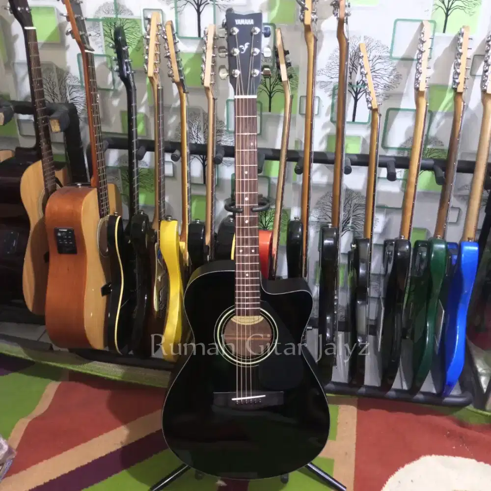 Gitar pemula yamaha
